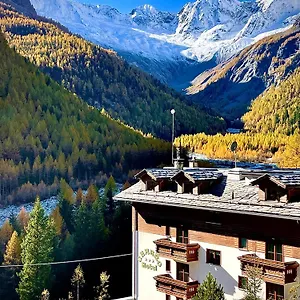 Hotel Gembro, Chiesa in Valmalenco